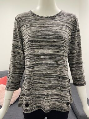 NWT Marisse Knit Top with Button Details & 3/4 Length Sleeves Size S Soft Light